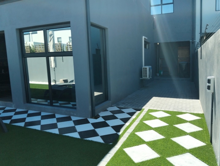 To Let 3 Bedroom Property for Rent in Sandown Western Cape